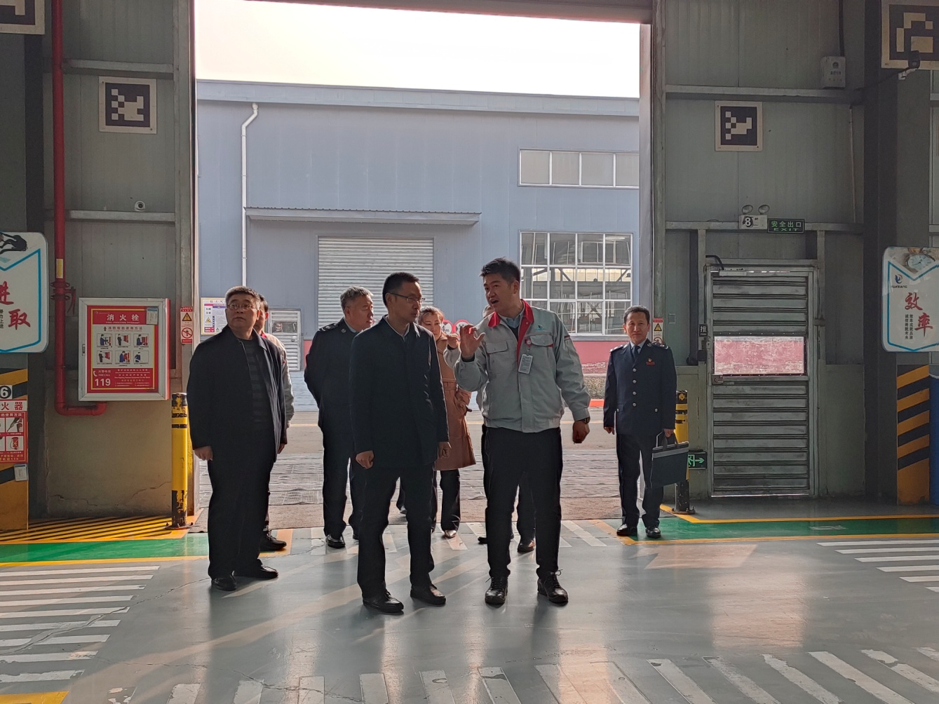 臨汾市稅務(wù)局黨委書記、局長(zhǎng)張鎖林一行蒞臨我司調(diào)研服務(wù)